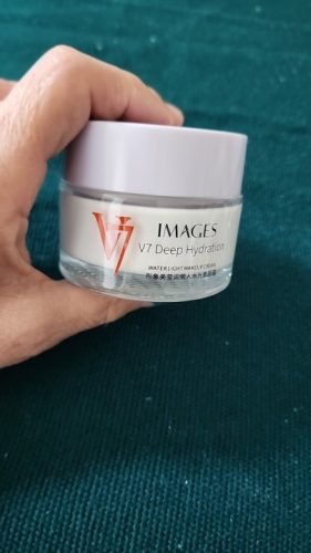 Moisturizing Toning Light Cream for Glowing and Hydrated Skin photo review